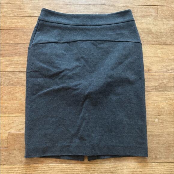 Michael Kors gray knee length pencil skirt size 6
b18 - Picture 1 of 4